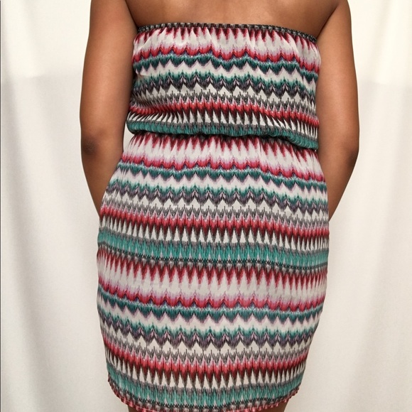 Short strapless dress with pockets - Picture 3 of 3